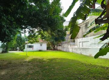 299649.jpg · Terreno plano,1.210 m² sendo 22m de frente por 55m de comprimento em em excelente localização em Nov