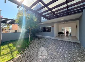 Casa · 198m² · 3 Quartos · Sobrado com 3 suítes quadra mar em Praia de Leste