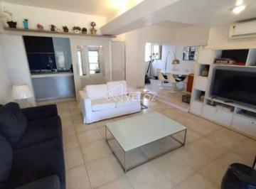 Casa · 190m² · 3 Quartos · Cobertura : / Residencial / Botafogo
