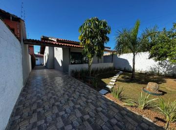 Casa de 2 quartos, Peruíbe · Casa à 600m do mar, com 2 quartos, piscina e área gourmet. Localizado em Peruíbe.