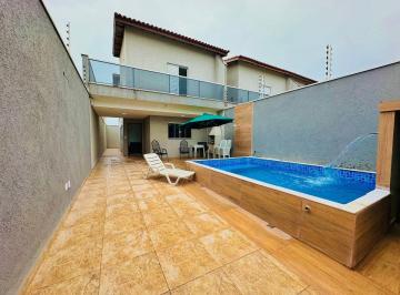 Casa de 4 quartos, Itanhaém · Casa à 50m do mar com 4 quartos e churrasqueira em Itanhaém.