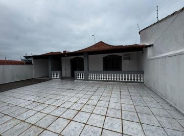 Casa de 2 quartos, Peruíbe · Casa à 800m do mar, com 2 quartos. Localizado em Peruíbe.