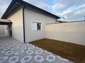Casa de 2 quartos, Itanhaém · Casa geminada à 800m do mar, com 2 quartos, piscina e área gourmet. Localizada em Itanhaém.