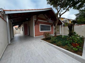 Casa de 3 quartos, Peruíbe · Casa com área gourmet e edícula em Peruíbe.