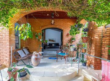 a806ade3-5ef0-4fa6-bd6c-2983569dc3b3 · Casa para venda em Jardim Chapadão com 3 quartos, sendo 3 suítes, 293m²