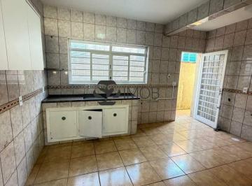Casa · 226m² · 3 Quartos · 2 Vagas · Casa para alugar em Centro de 225.75m² com 3 Quartos, 1 Suite e 2 Garagens