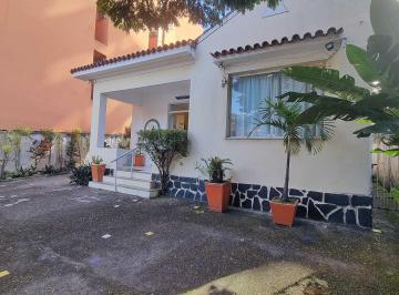 Casa · 220m² · 6 Quartos · 3 Vagas · Casa Linear em Icaraí, Niterói/RJ