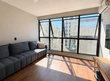 Apartamento · 205m² · 3 Quartos · 3 Vagas · Apartamento reformado com 3 suítes no Embaré me Santos