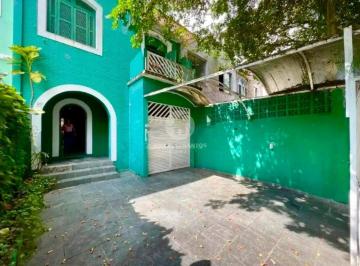 Casa · 168m² · 4 Quartos · 3 Vagas · Oportunidade Rara na Pompéia: Sobrado Espaçoso a 1 Quadra da Praia