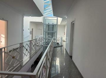Comercial · 21m² · 1 Vaga · Sala comercial com 21 m² disponível para aluguel no Centro, Vinhedo.