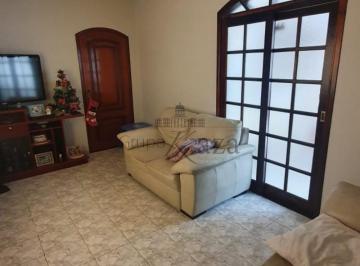 Casa · 274m² · 3 Quartos · 3 Vagas · Casa Térrea em São José dos Campos