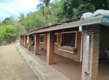 Casa · 5650m² · 2 Quartos · 5 Vagas · Oportunidade - Chácara - Condomínio Villagio Fazendão - 2 Dormitórios - 5.650m².