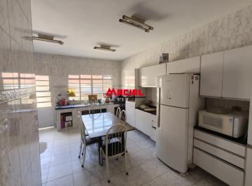 Casa · 169m² · 2 Quartos · 4 Vagas · Vendo casa Jardim das indústrias Jacareí 290 metros de terreno