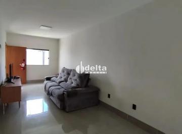 Casa · 70m² · 3 Quartos · 4 Vagas · Casa residencial com 3 quartos sendo 1 suíte disponível para locação e venda no bairro Cidade Jardim
