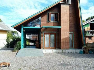 Casa · 94m² · 2 Vagas · CASA COM 2 QUARTOS PERTO DO CENTRO