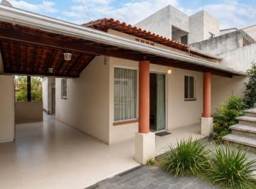 Casa de 2 quartos, Vespasiano · CASA COLONIAL COM AMPLA ÁREA EXTERNA, POMAR E EXCELENTE LOCALIZAÇÃO