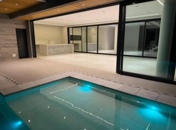 Casa de 4 quartos, São José dos Campos · Casa com 4 Suítes à venda, 500 m² por R$4.700.000 em Alphaville II, São José dos Campos-SP.