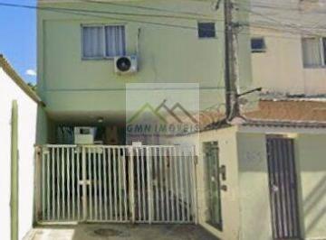 Casa · 175m² · 4 Quartos · 2 Vagas · Casa Triplex a venda com 4 quartos, sendo 3 suítes em Condomínio Fechado no Pechincha