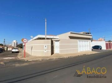 Casa · 243m² · 3 Quartos · 2 Vagas · Casa para venda em Centro de 242.76m² com 3 Quartos, 1 Suite e 2 Garagens