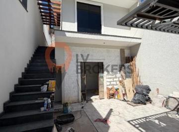 CASA A VENDA NO JARDIM BANDEIRAS · Casa à venda no Jardim das Bandeiras em Mogi das Cruzes com 3 dormitórios e 1 suíte