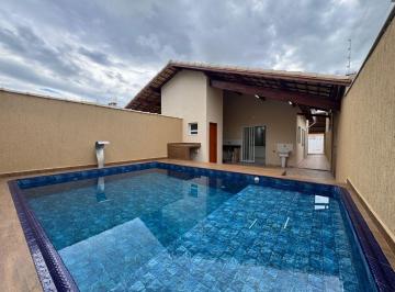 Casa de 2 quartos, Itanhaém · Casa com piscina e área gourmet em Itanhaém.