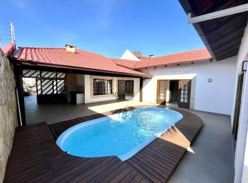 Casa · 201m² · 4 Quartos · 2 Vagas · Casa com 4 dormitórios à venda, 201m² por R$ 1.800.000,00 - Santo Antônio - Joinville/SC