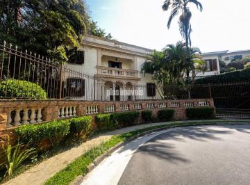 Casa · 440m² · 4 Quartos · 7 Vagas · Linda Residência em Estilo Neocolonial