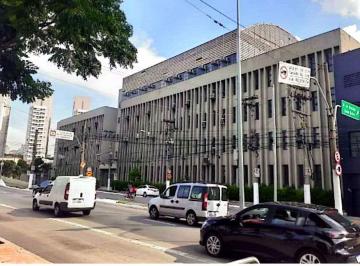 Comercial · 10000m² · 5 Vagas · Prédio comercial na Avenida Rudge, 315 • 10000 m²