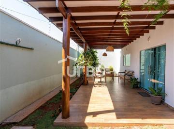 Casa · 238m² · 3 Quartos · 4 Vagas · 0 - Casa 3 quartos, sendo 1 suíte