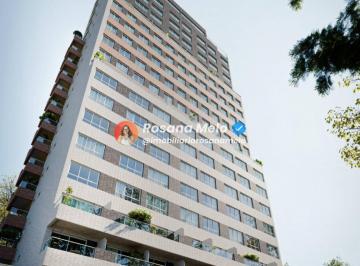 Studio com varanda, 28,48m², piscina com borda infinita, Sollaro Studio Design, Boa Viagem · Studio com varanda, 28,48m², piscina com borda infinita, Sollaro Studio Design, Boa Viagem