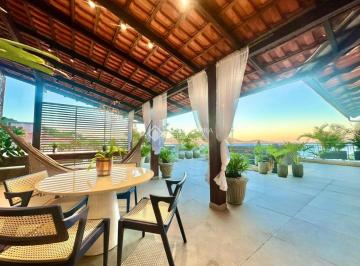 Apartamento · 241m² · 3 Quartos · 2 Vagas · Cobertura charmosíssima no Edifício Patrícia, em Coqueiros!