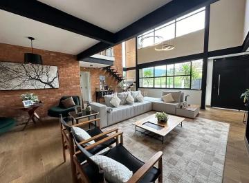 Casa · 358m² · 4 Quartos · 4 Vagas · Casa em Iucas, Teresópolis/RJ de 358m² 4 quartos à venda por R$ 2.100.000,00