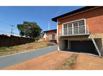 Casa · 166m² · 3 Quartos · 5 Vagas · Casa para alugar em Jardim Santa Rosa de 166.00m² com 3 Quartos e 5 Garagens