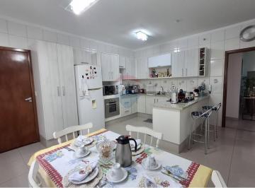 Casa · 233m² · 2 Quartos · 3 Vagas · Casa para venda em Centro de 232.68m² com 2 Quartos, 1 Suite e 3 Garagens