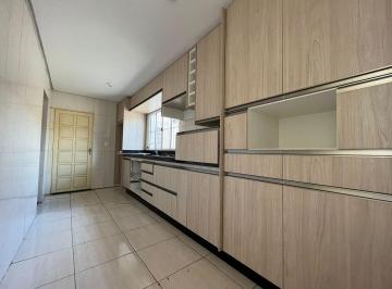 Casa · 197m² · 3 Quartos · 2 Vagas · Casa para venda em Centro de 197.00m² com 3 Quartos, 1 Suite e 2 Garagens