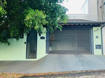 Casa de 3 quartos, Botucatu · Casa para venda e aluguel em Jardim Itália de 200.00m² com 3 Quartos, 1 Suite e 2 Garagens