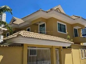 Casa · 600m² · 4 Quartos · 3 Vagas · Casa Triplex 600m² com 3 Suítes na Barra Olímpica para Locação