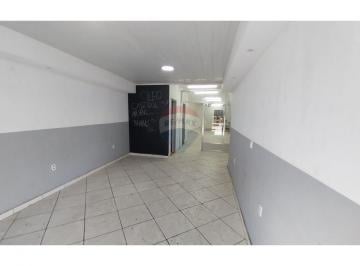 Comercial · 239m² · Loja para locação, 122,4 m², na Rua André Pinto, 205, Ramos, RJ. Por R$ 3.900,00