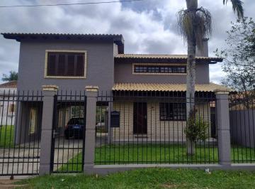 Casa · 239m² · 2 Quartos · 2 Vagas · Sobrado de 239m² com Lareira e Closet no Bairro Fiuza Viamão