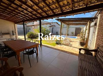 Casa · 268m² · 3 Quartos · 6 Vagas · Casa com 3 quartos sendo 1 suíte, piscina e ampla área externa 