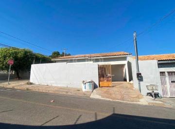 Casa · 207m² · 3 Quartos · 2 Vagas · Casa com 3 Quartos no Bairro Santa Cruz