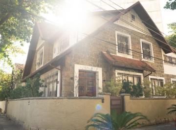 Casa de 3 quartos, Rio de Janeiro · CASA CHARMOSA NA URCA | 260M² | SEM CONDOMÍNIO, sua parte interna reformada. Residência ou comercio