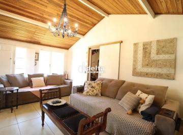 Casa · 600m² · 3 Quartos · 4 Vagas · Casa com 3 quartos disponível para locação no bairro Tubalina em Uberlândia-MG