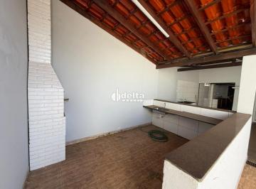 Casa · 250m² · 4 Quartos · 2 Vagas · Casa residencial com 4 quartos disponível para venda no bairro Umuarama em Uberlândia-MG