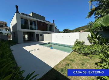 Casa · 160m² · 3 Quartos · 1 Vaga · Casa pronta com 3 suítes e piscina em Vila Nova, Porto Belo