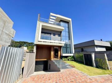 Casa · 280m² · 3 Quartos · 3 Vagas · Tríplex de Alto Padrão à venda em São José Pinhais!