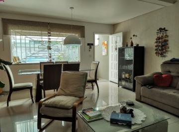 living para dois ambientes · SOBRADO SEMINOVO , COM TRÊS SUÍTES E QUATRO VAGAS