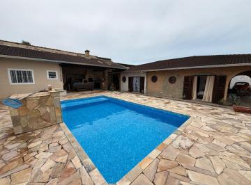 Casa de 4 quartos, Itanhaém · Casa com 4 quartos e piscina em Itanhaém.