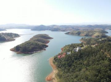 Foto 01 · CASA/CHÁCARA 824m²/ 6 SUÍTES À VENDA - PÉ NA ÁGUA -  CONDOMÍNIO RECANTO DOS PÁSSAROS - JACAREÍ/IGARA