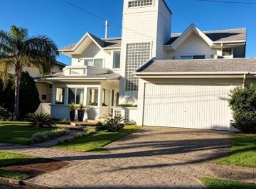 Foto 32 · Alugo casa alto padrão com 04 quartos, amplo quintal com piscina e espaço gourmet, em Jurerê Interna